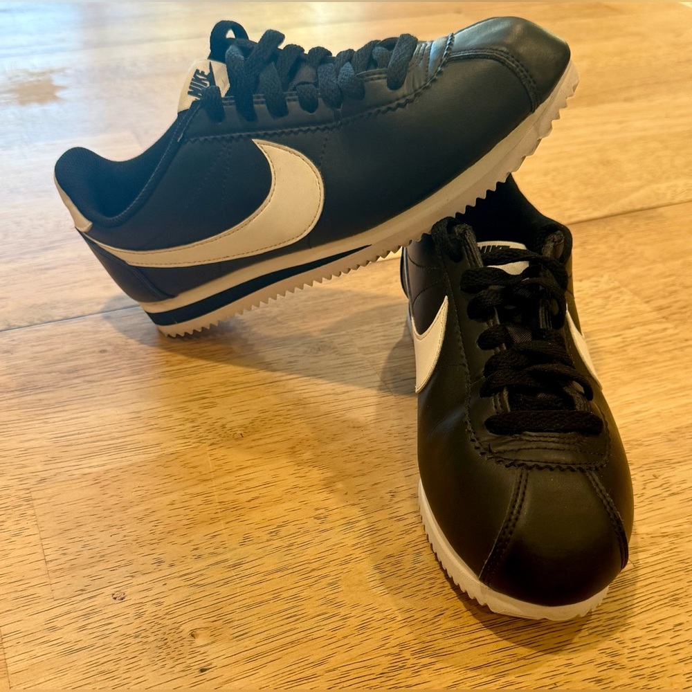 Women’s Size 7.5 Nike Cortez Casual Shoe Black White